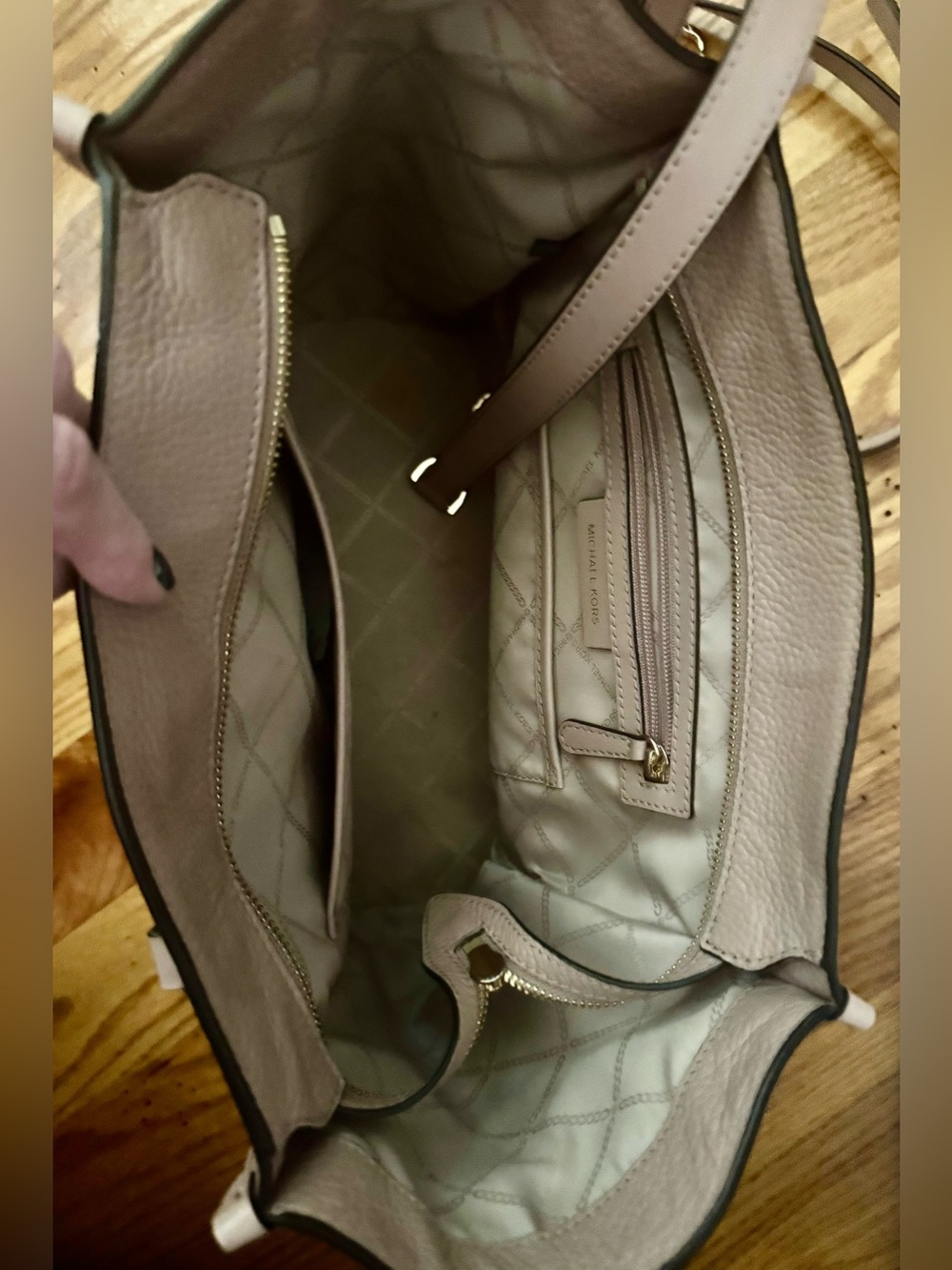 Michael Kors Dusty Rose Leather Tote with Matching Wallet - Picture 5 of 9
